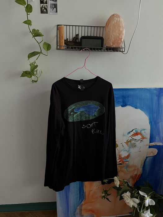 чорний лонгслів з принтом