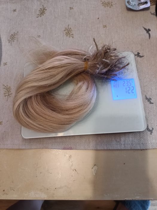 Włosy blond dziewicze