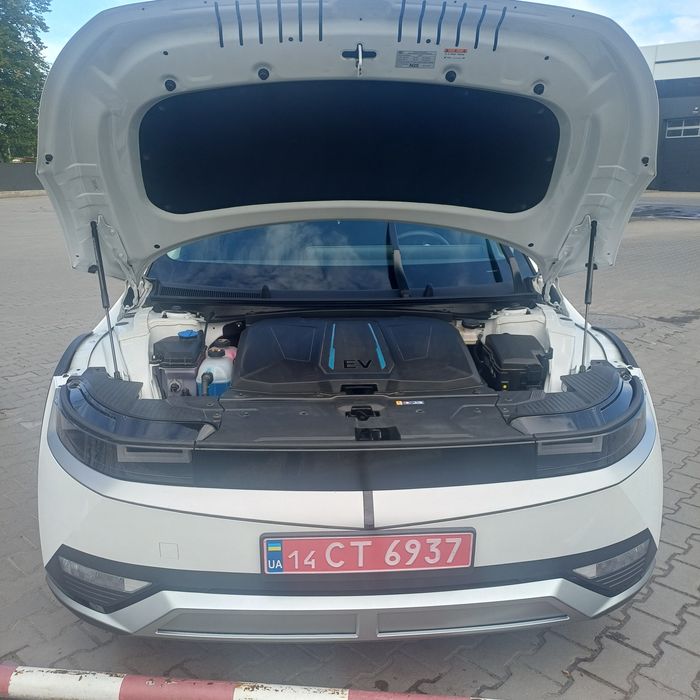 Ionik 5  2023року