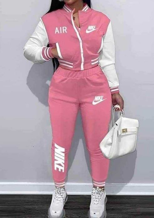 Vendo fatos de treino novos