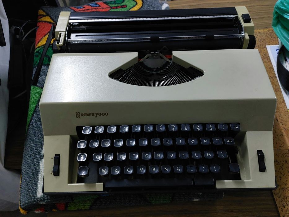 Máquina de Escrever Rover7000