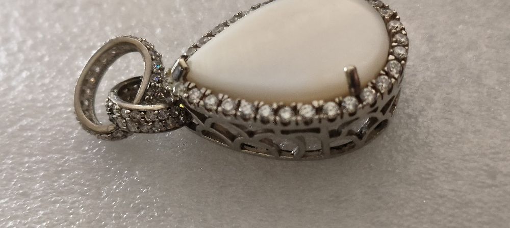 Pendente em prata com pedra madrepérola