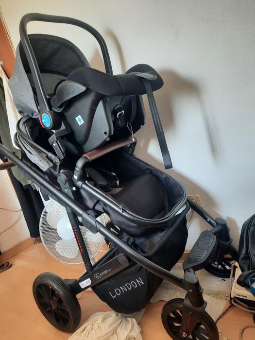 Cadeirinha e carrinho para bebé conjunto