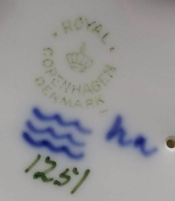 Dziewczynka, figurka Royal Copenhagen proj. Lotte Benter, 1961 r.