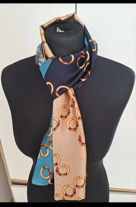 Śliczny delikatny  szalik damski  wąski  elegancki 152/13cm