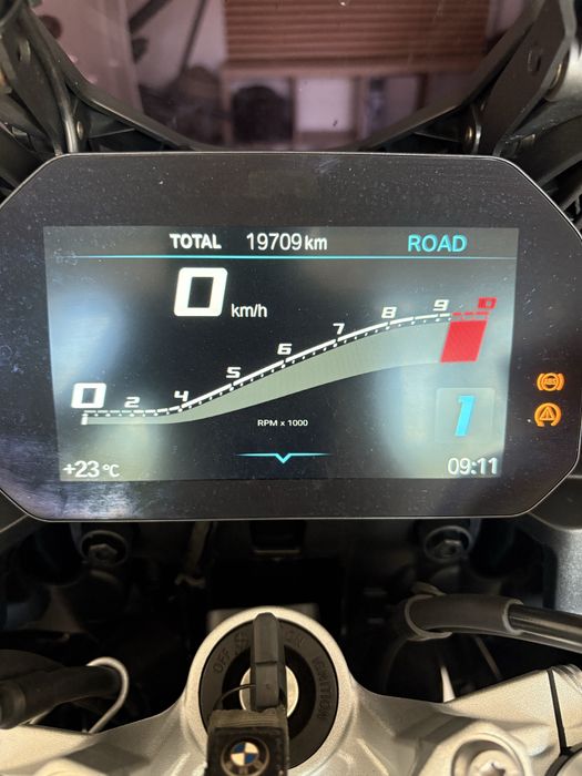 BMW F900XR Triple Black