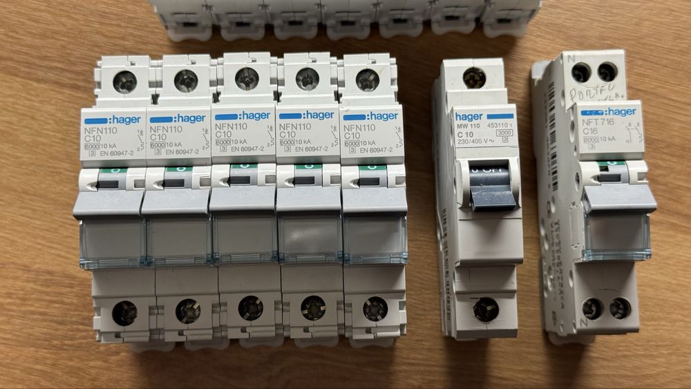 Disjuntores Hager (x14) - 10A e 16A