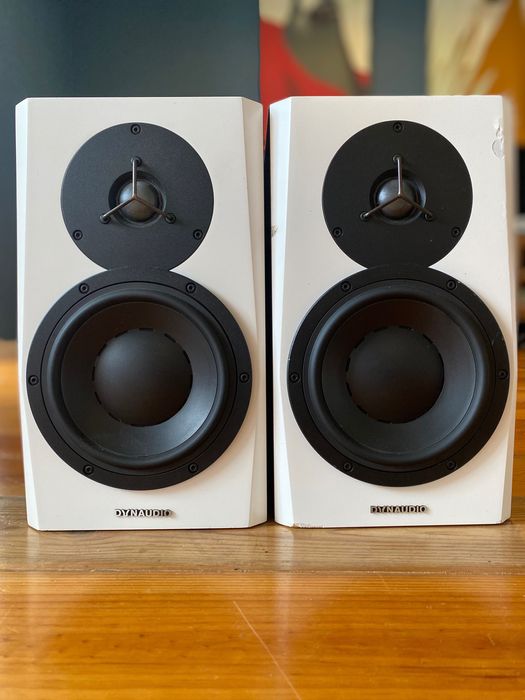 Colunas Dynaudio LYD7