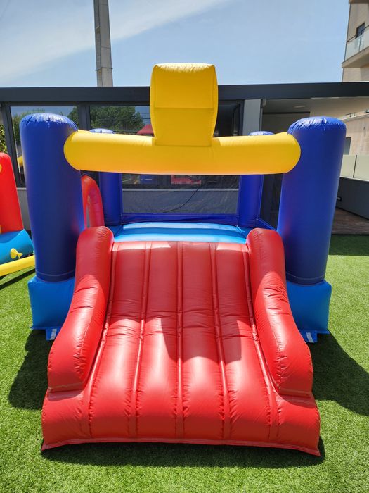 Insuflável alugamos para festas aniversário batizados  pula pula