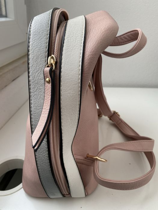 Mochila rosa e prateada