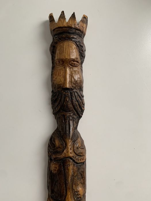 Rzeźba król z koroną drewniana na ścianę PRL