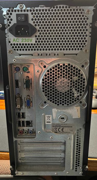 Conjunto PC Desktop + Monitor + Teclado + Rato + Cabos