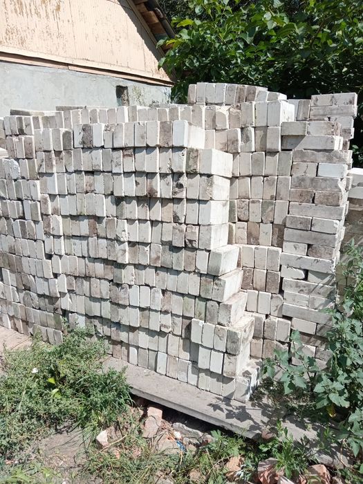 Продам кирпіч б/у.