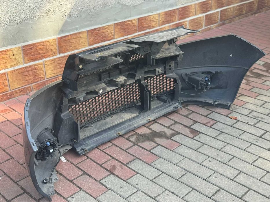 Zderzak kompletny przód Dacia Logan 2013