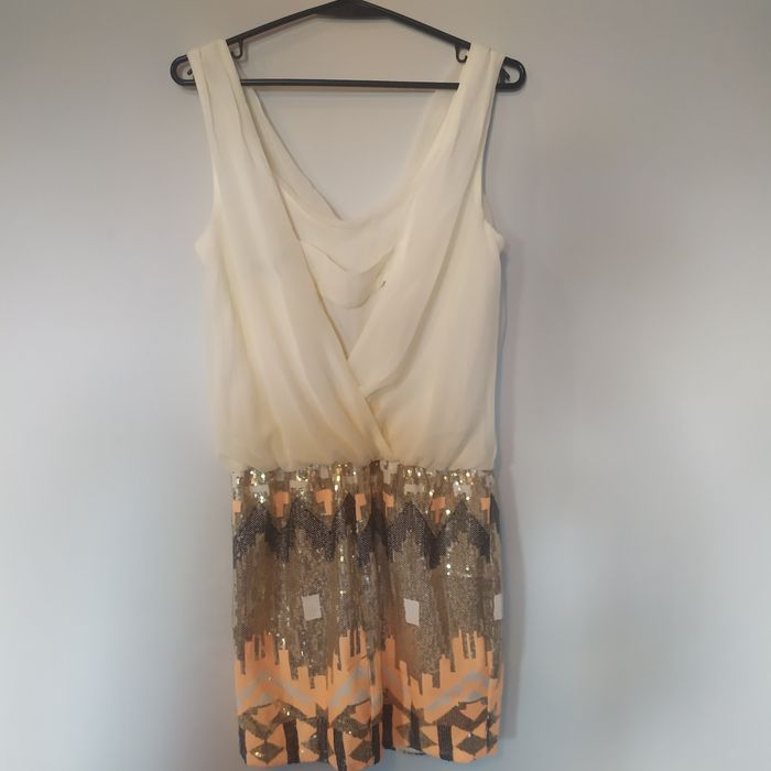 Mini sukienka z cekinami. Hit! M. Cekiny impreza sylwester