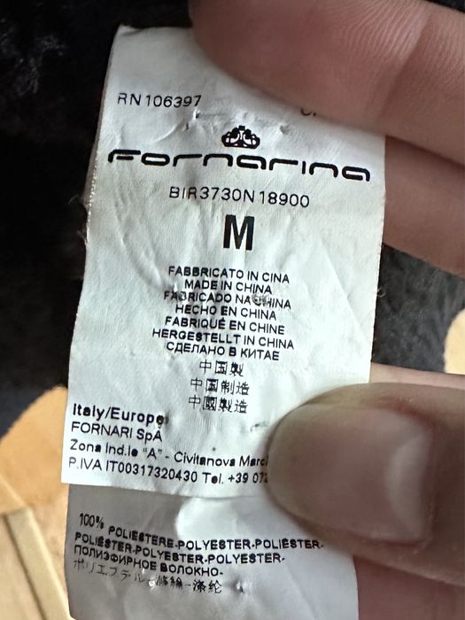 Casaco preto quente com pelo sintético e veludo Fornarina