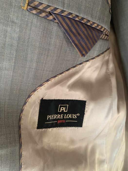 Чоловічий урочистий костюм