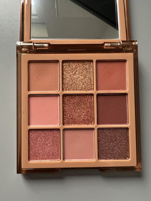 Paletka do makijażu Huda Beauty NUDE Medium