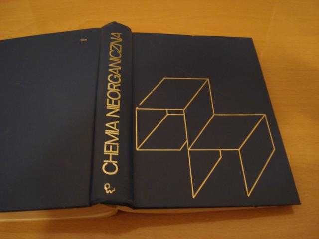 Chemia nieorganiczna - W.Trzebiatowski