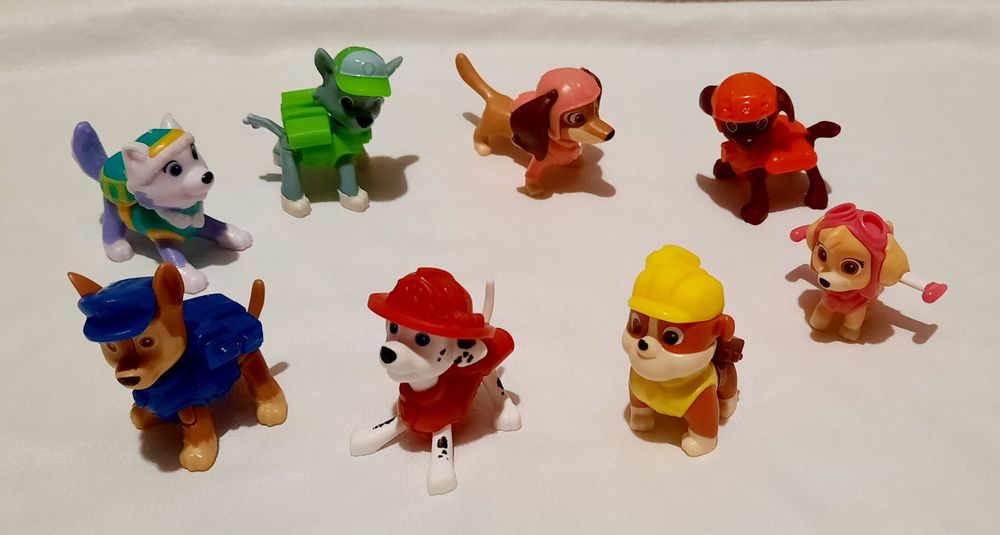 Фігурки кіндер новорічні  щенячий патруль плеймобіл міньйони