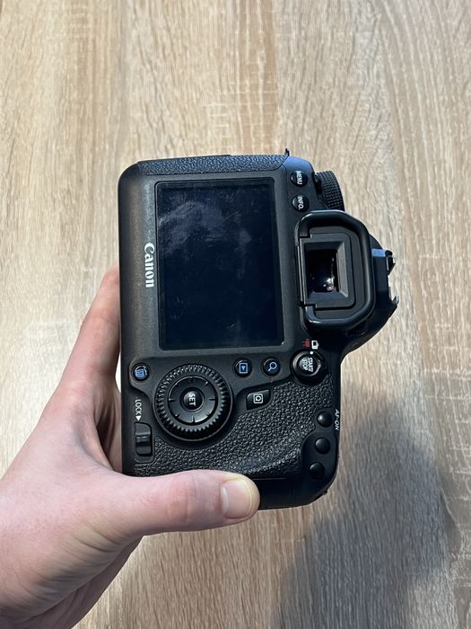 Продаю фотопарат Canon EOS 6D та обʼєктив Сanon EF 50mm f 1.4 USM