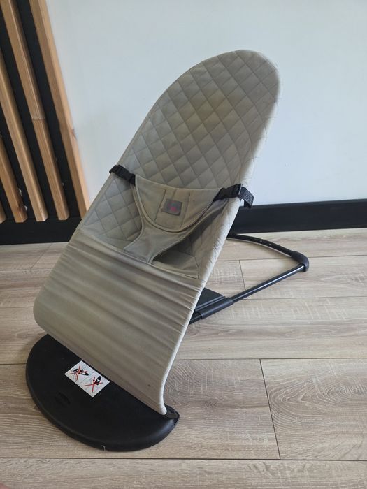 Leżaczek bujaczek jak babybjorn