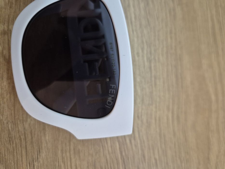 Okulary przeciwsłoneczne Fendi białe