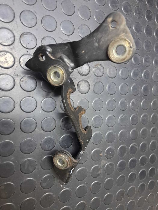 Łapa linek skrzyni biegów Ford Mondeo Mk4 7G9R-7474-UC