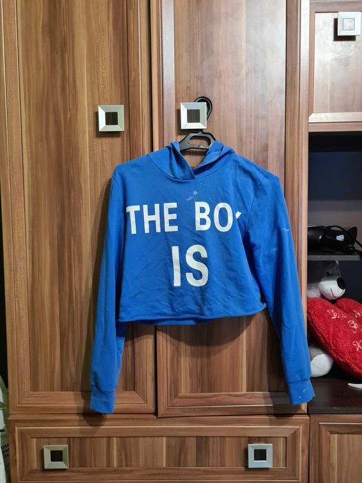 Niebieska bluza z kapturem