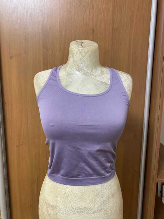 Спортивний топ.