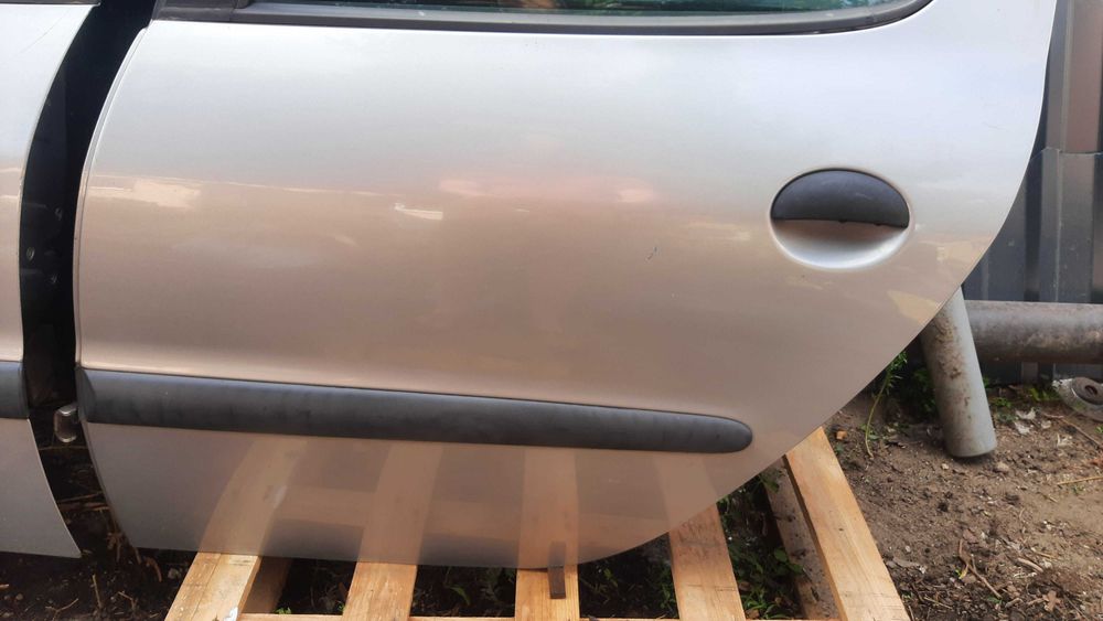 Drzwi prawe Peugeot 206 5d lak. EZAC kompletne
