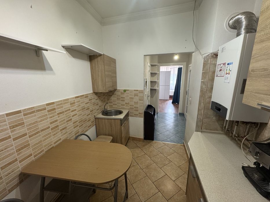 СВІТЛО Є.Центр міста.Біля басейну Карпатія.Подобово.Чудова затишна дво