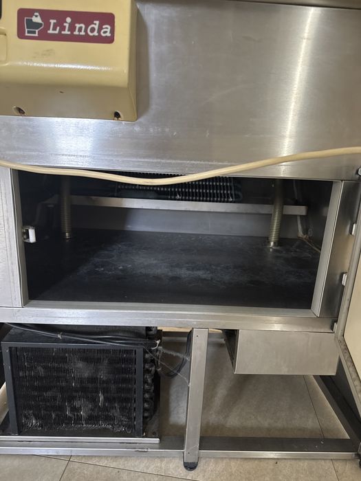 Vitrine para Exposicao com esgoto