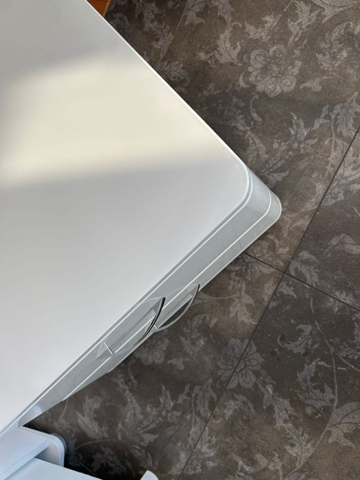 2 białe szafki nocne