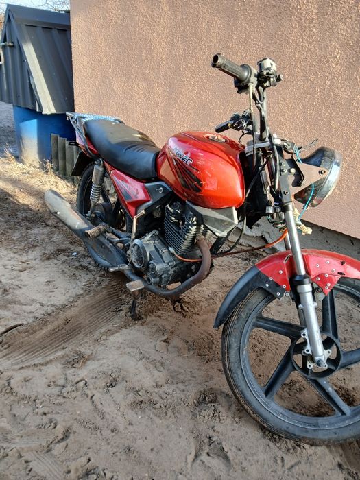 Мотоцикл Racer triumph 150 bike sport на повному ходу присутній торг