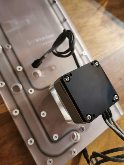 Thermaltake 71 chłodzenie pompa distroplus riser pci-e Tempered glass