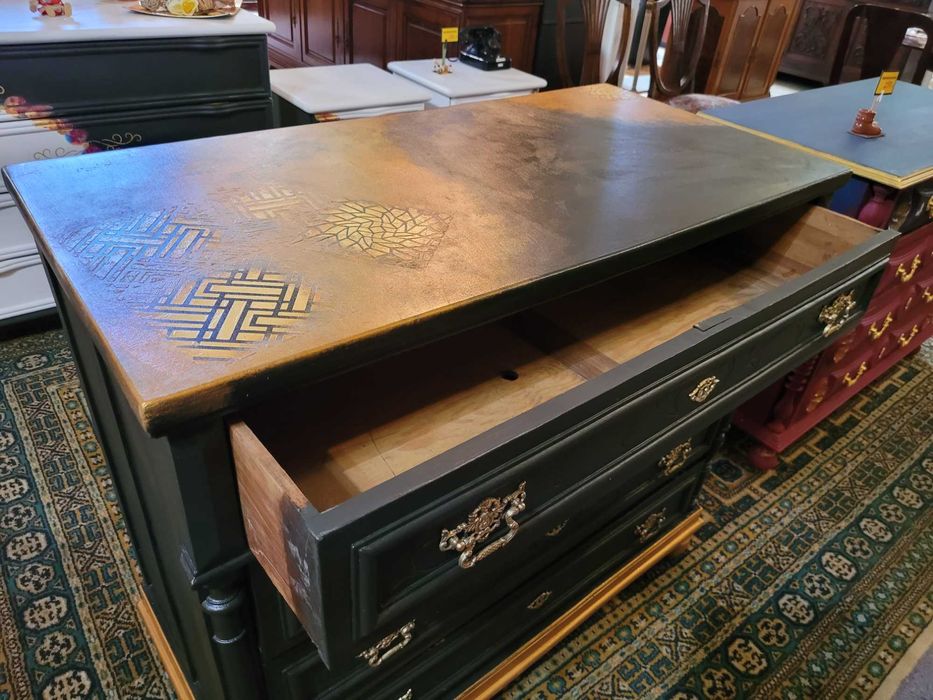 Cómoda antiga restaurada de forma personalizada