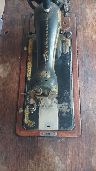 Госшвеймашина. ПГМЗ. Стол с швейной машиной. Б/у