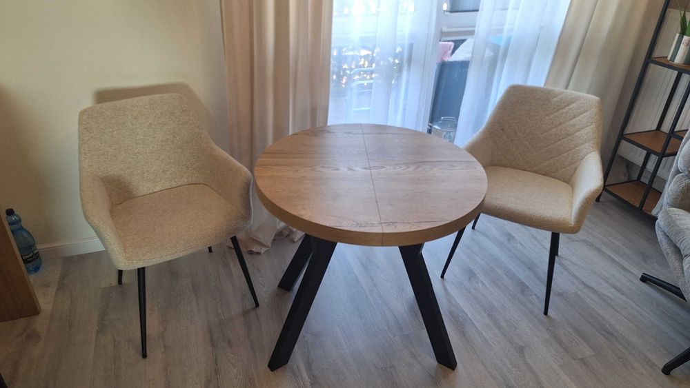Stół okrągły rozkładany 80–130 cm dąb Halifax + 2 krzesła JYSK – stan idealny