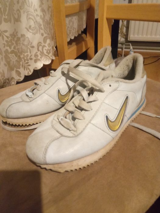 Buty sportowe nike rozmiar 36,5 wkładka 23,5 cm