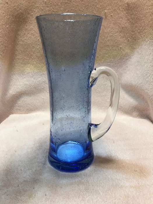 Błękitny wazon z uchem