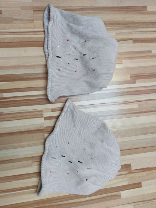 Czapki przejściowe bliźniaczki rozm 52 / 54