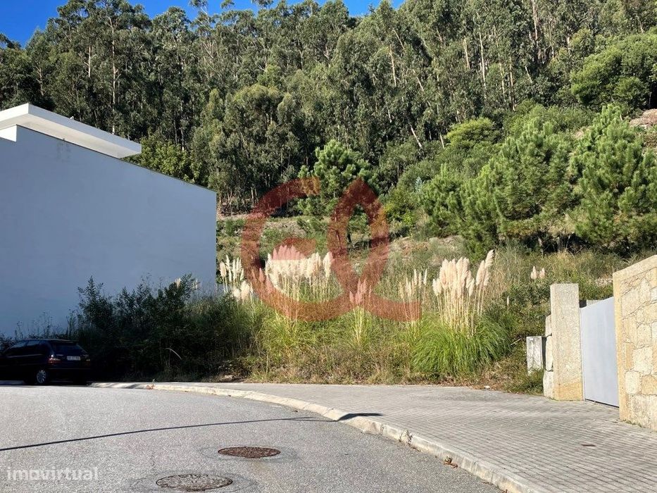 Lote para Construção de Edifico com dois Apartamentos T3 - Abelheir...