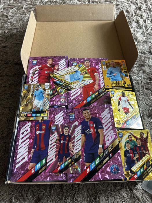 Mystery boxy kart piłkarskie adrealiny/topps