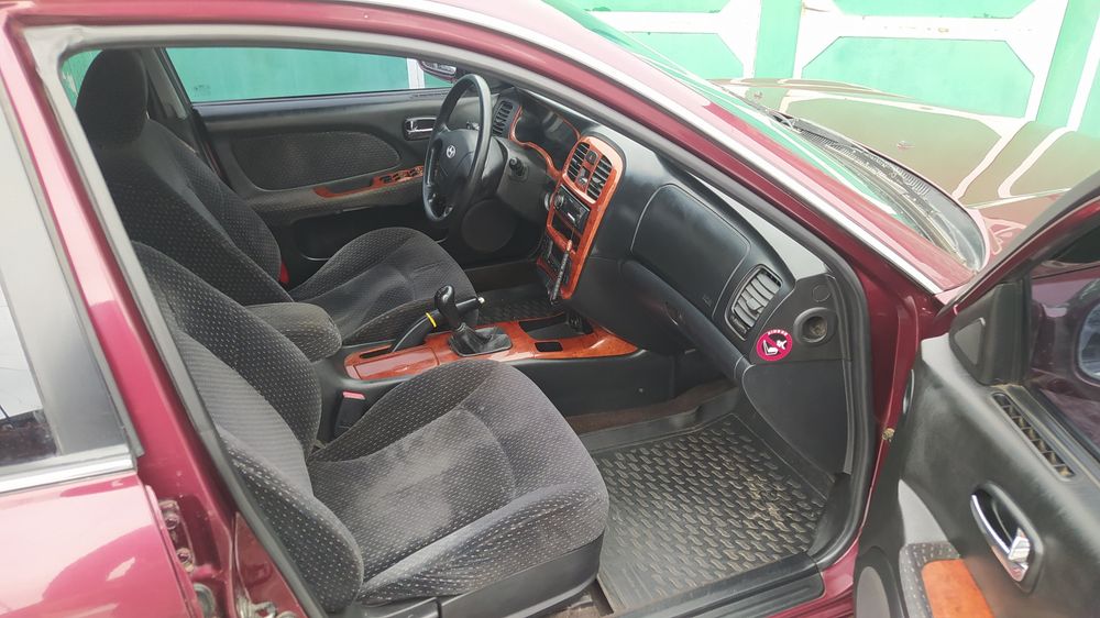 Хюндай     Соната .