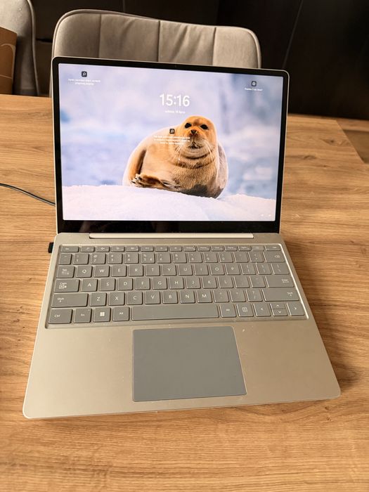 Laptop surface go2 8gb