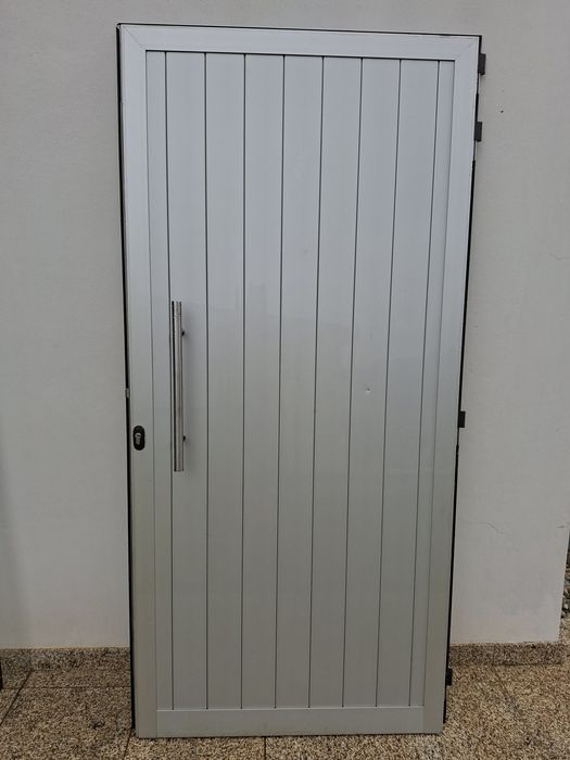 Porta entrada em alumínio com vitral