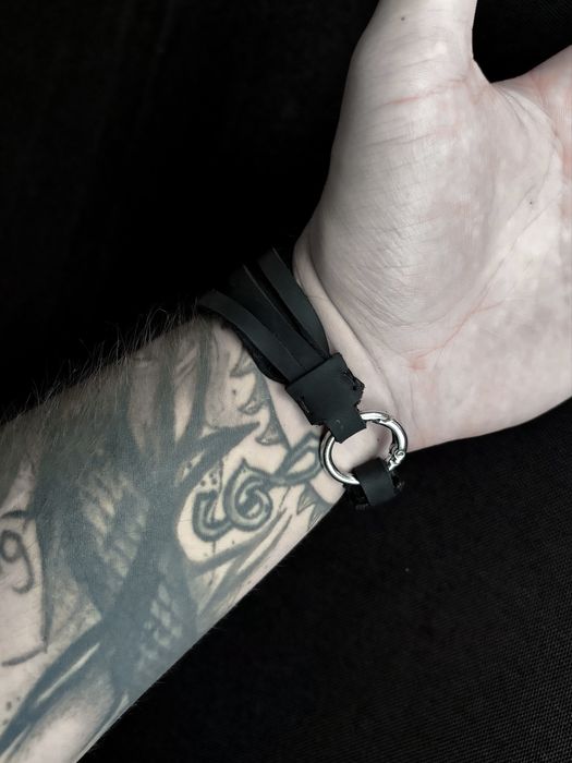 Rozpuszczona branzoletka „Antichrist”