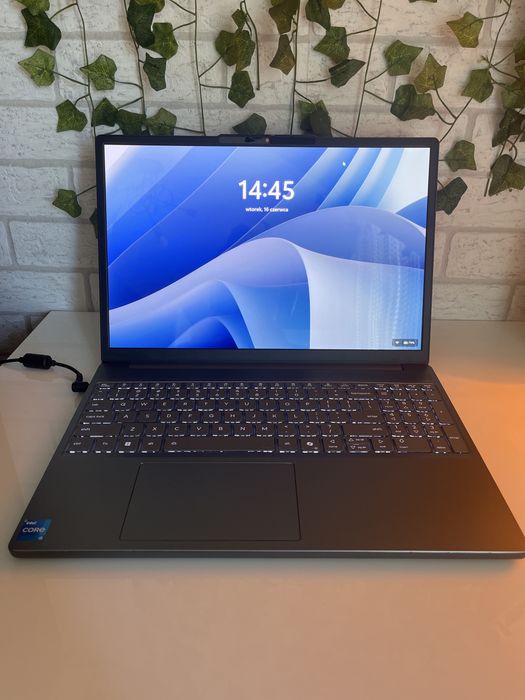 Laptop Lenovo OLED I5 13gen