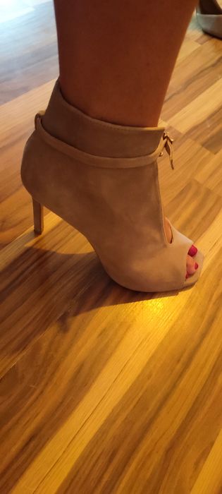 Buty damskie obcasy
